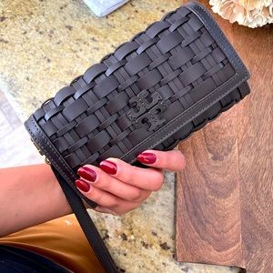 New Tory butch Britten woven ❤️ beautiful wallet wristlet